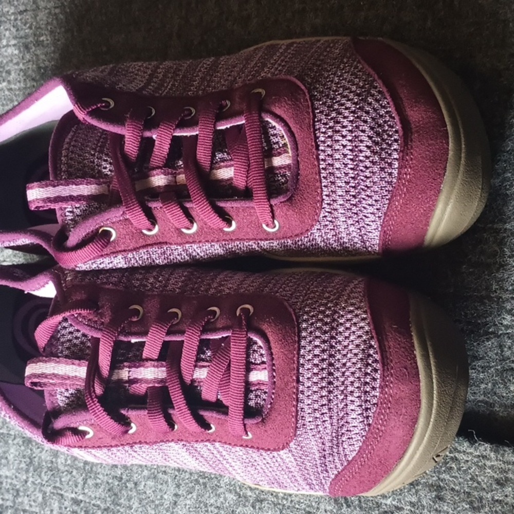 Keen Contour Arch Burgundy women's sneakers